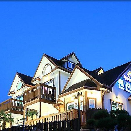 Rainbow Hill Pension Namhae Exterior foto